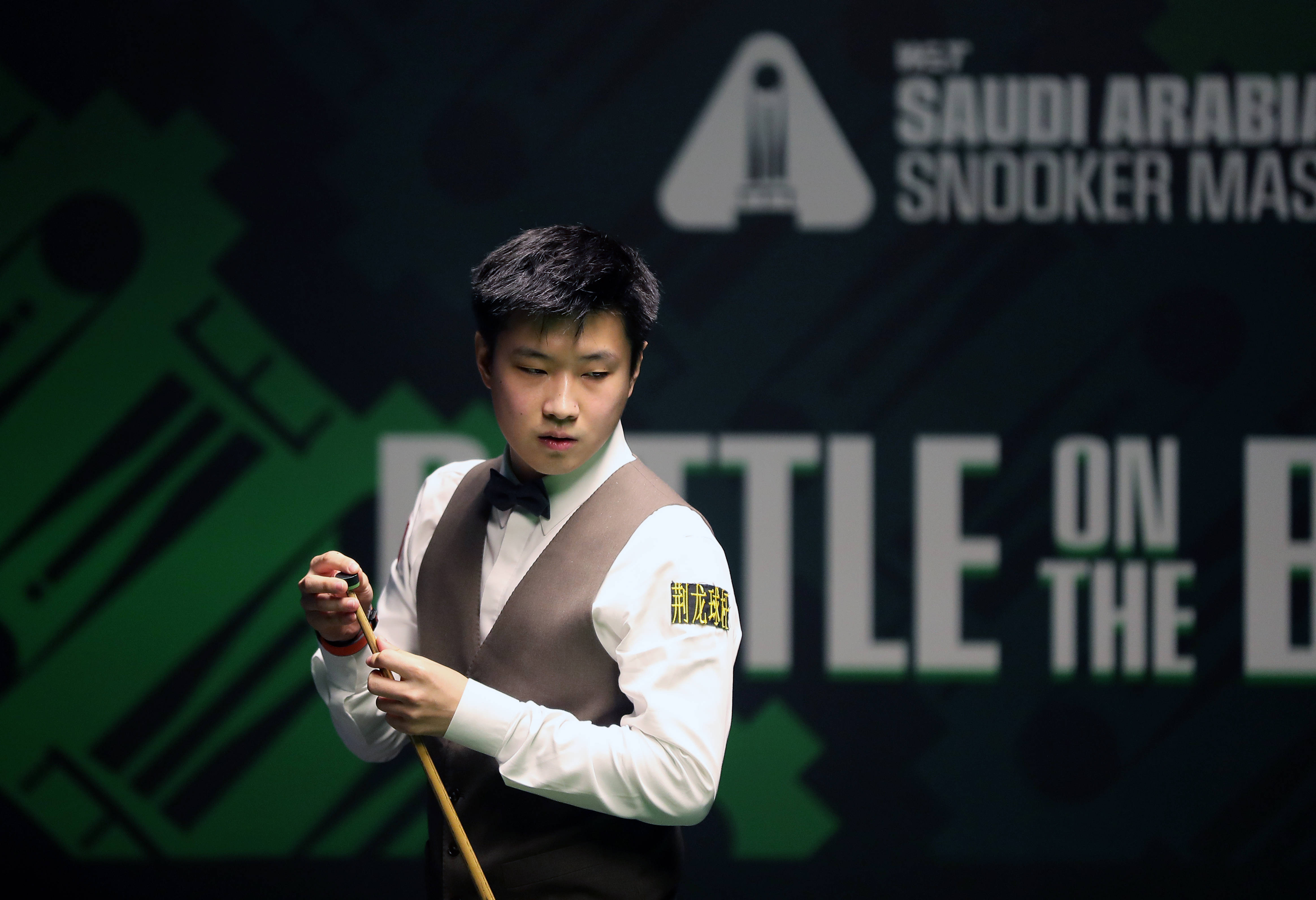 皇冠信用最新地址_（体育）斯诺克——沙特大师赛：赵心童晋级16强