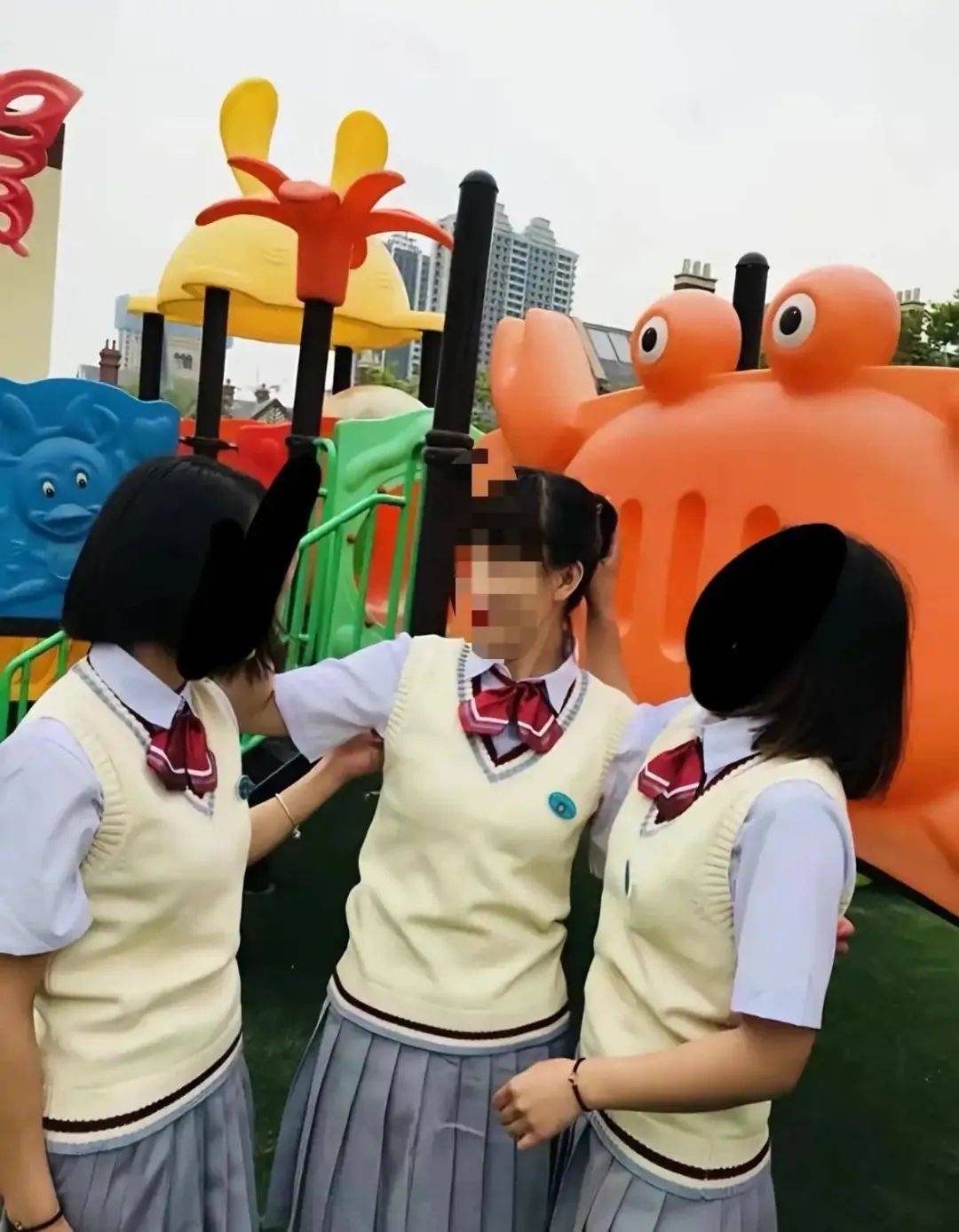 皇冠足球平台代理_34岁女子再找男友后皇冠足球平台代理,被赌徒前夫当儿子面残忍杀害;死者弟弟:姐姐曾卖房替他还赌债