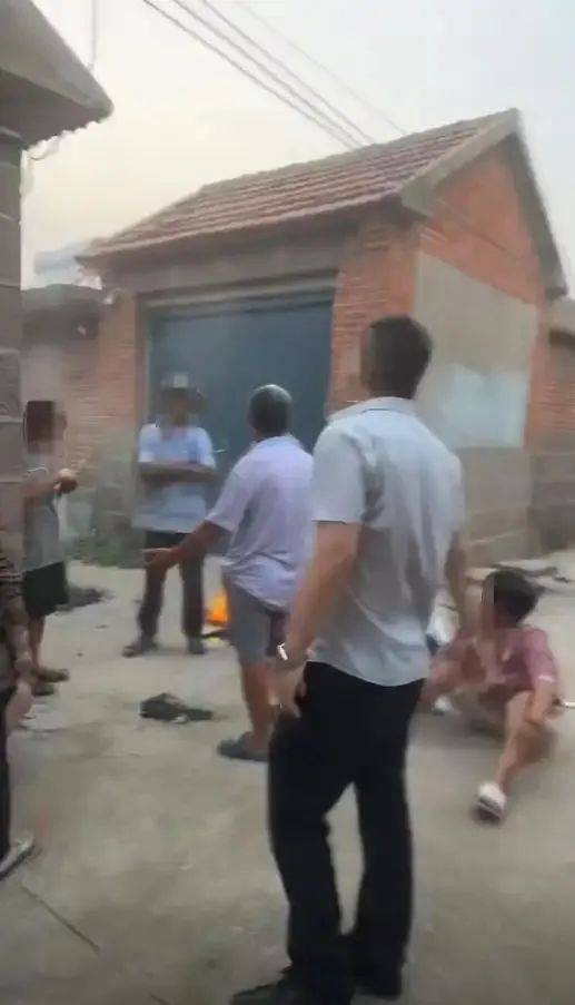 皇冠足球平台代理_34岁女子再找男友后皇冠足球平台代理,被赌徒前夫当儿子面残忍杀害;死者弟弟:姐姐曾卖房替他还赌债