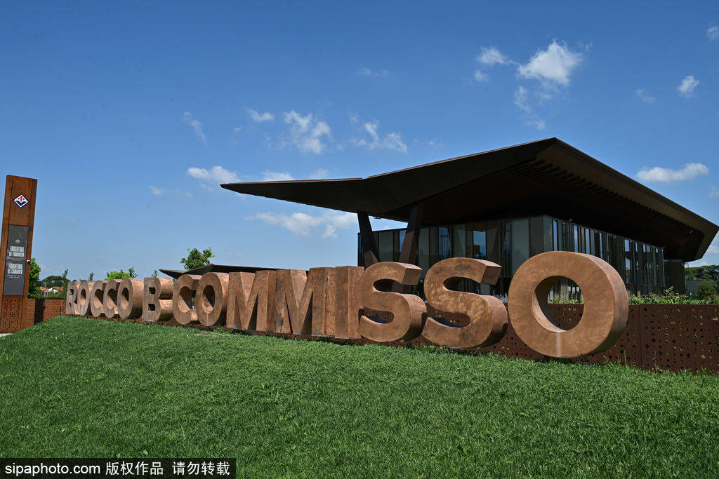 皇冠信用网平台_穆里尼奥的转会新目标:费内巴切对奥卡福的追逐