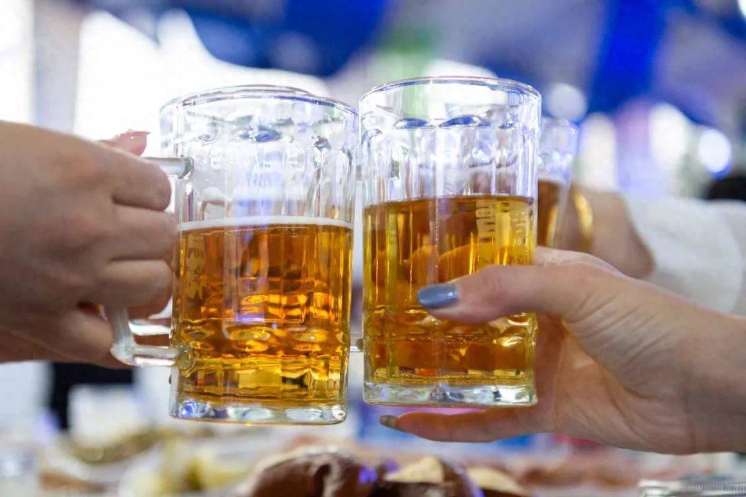 信用网怎么开户_即时零售激活夏日酒水消费新势能信用网怎么开户,情绪、健康与猎奇驱动增长?