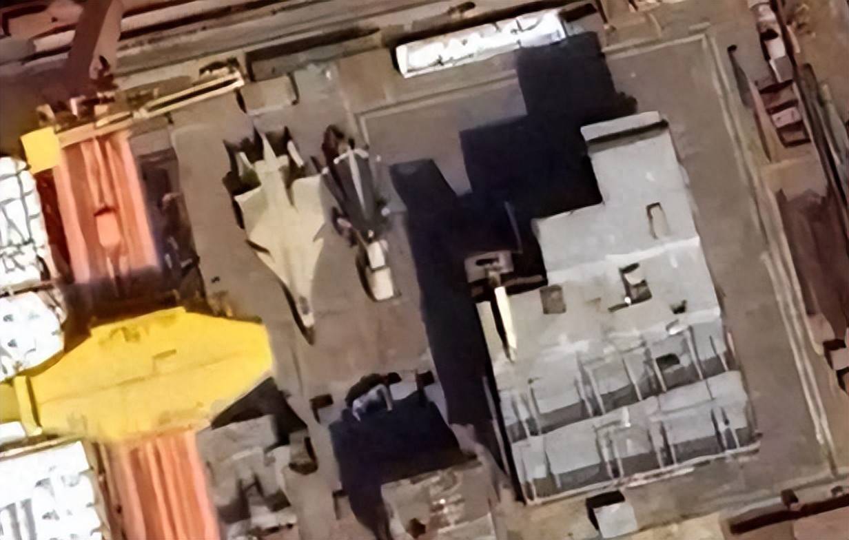 体育皇冠信用网_中国004型核航母初露真容体育皇冠信用网,42米宽300米长,排水量或超11万吨?