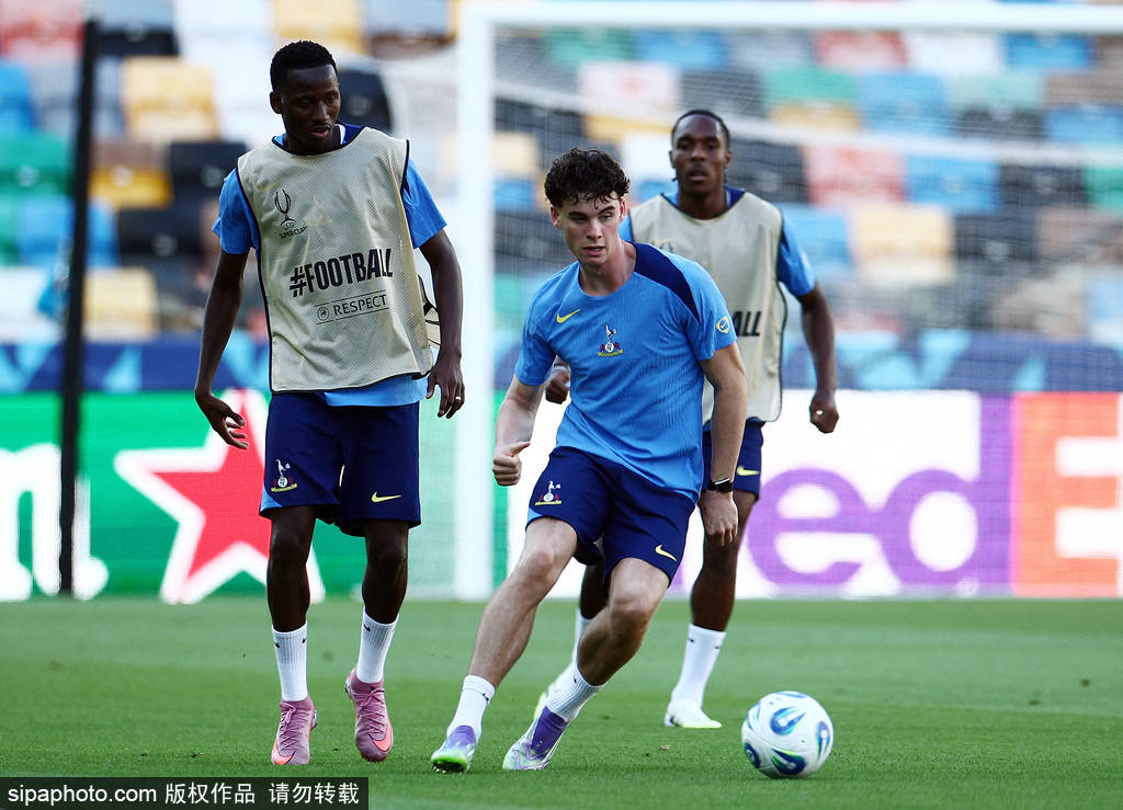 切尔西vs水晶宫_曼联首发阵容揭秘:达洛特担任右边卫切尔西vs水晶宫,战术调整成关键