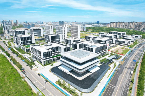 皇冠信用盘开户
_小米集团创始人雷军:年底实现武汉金山、小米研发中心万人规模皇冠信用盘开户
!与武汉大学、华中科技大学等13所高校共建“工程师训练营”