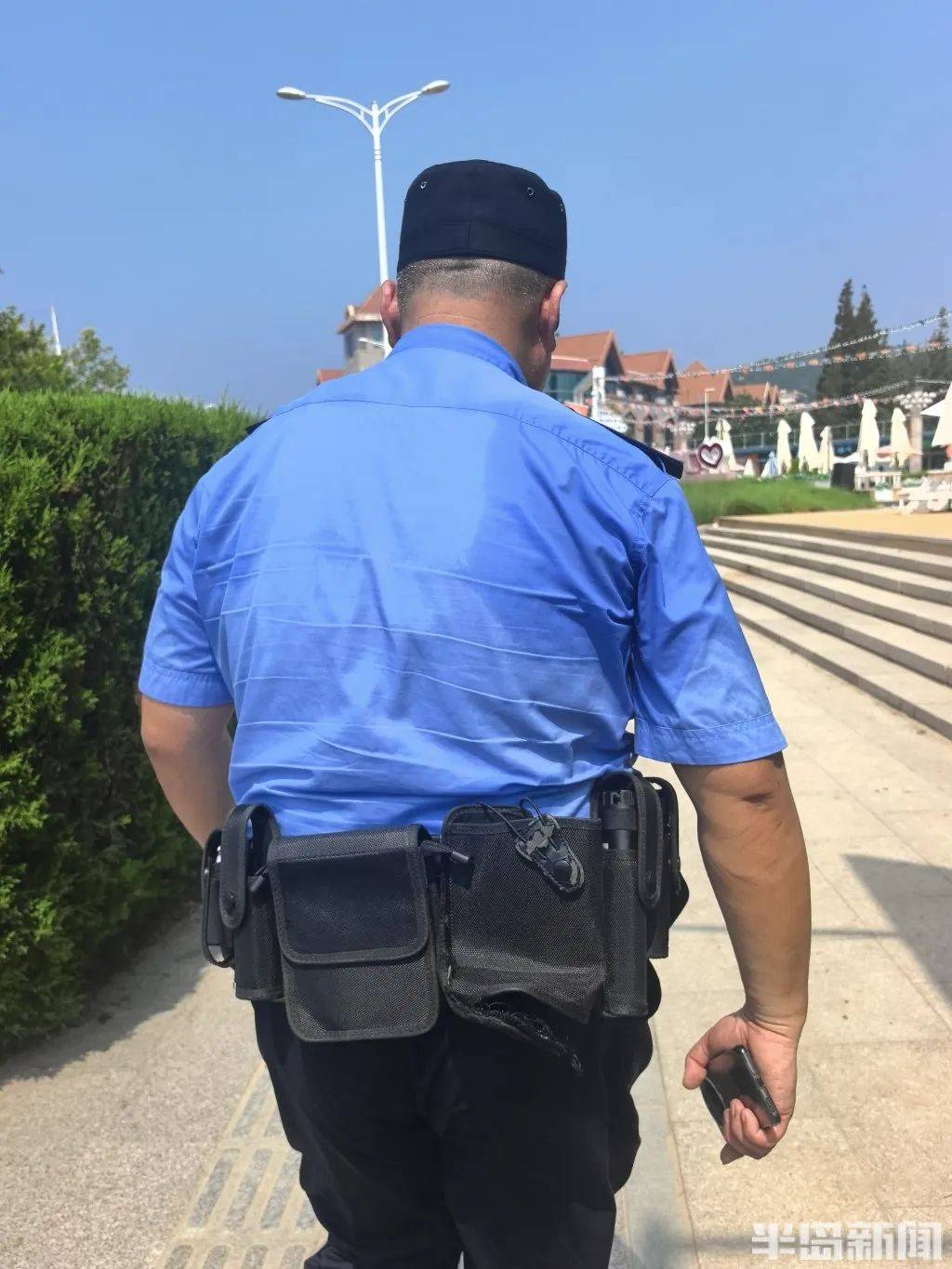 怎么开通皇冠信用網口_70岁老人来青岛一浴游泳怎么开通皇冠信用網口，上岸发现衣服和手机都不见了，民警找了两个多小时……