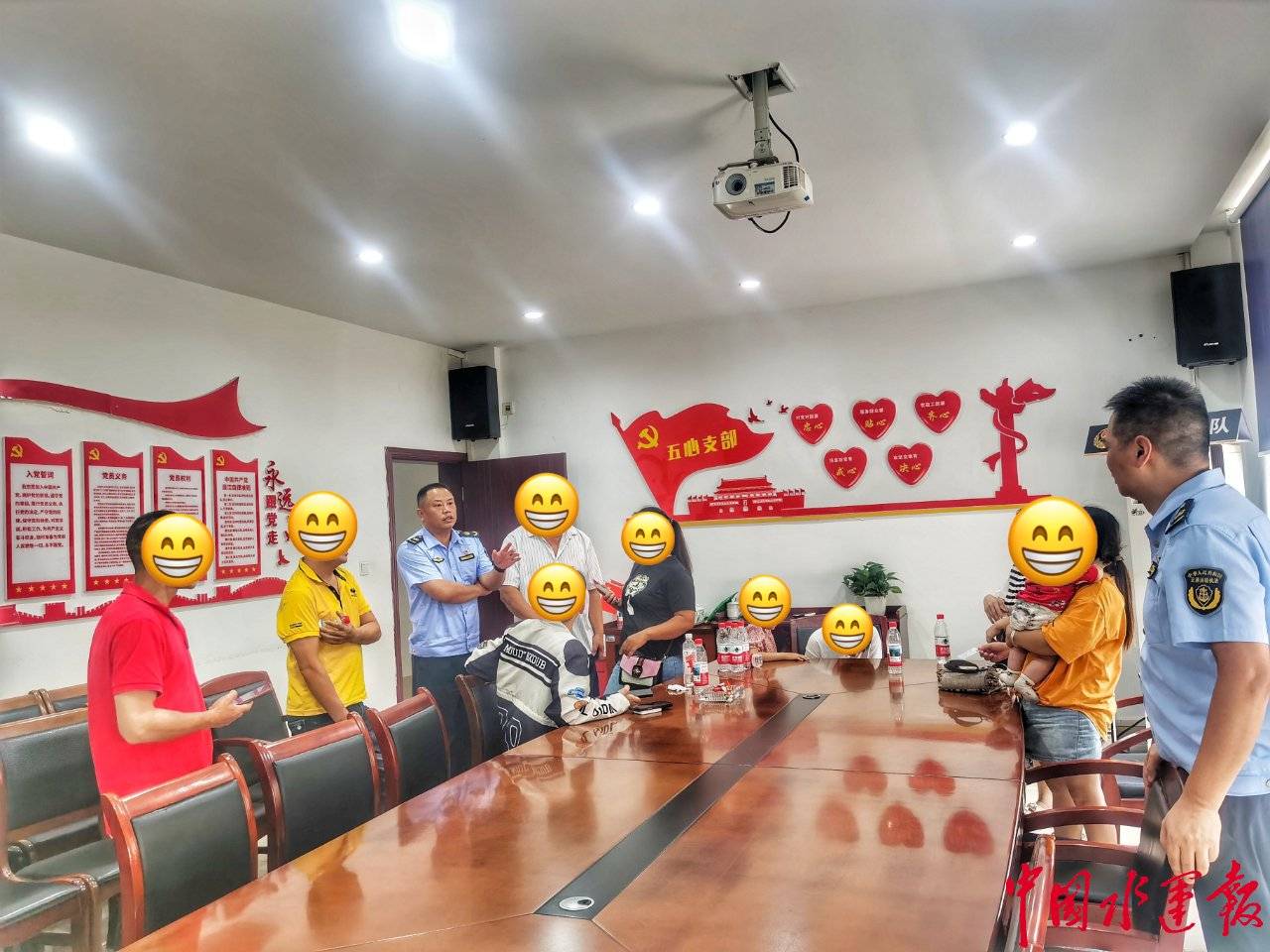 皇冠信用盘会员开户申请
_14人挤9座藏5月大婴儿 “黑车”跨省拉客遭重罚