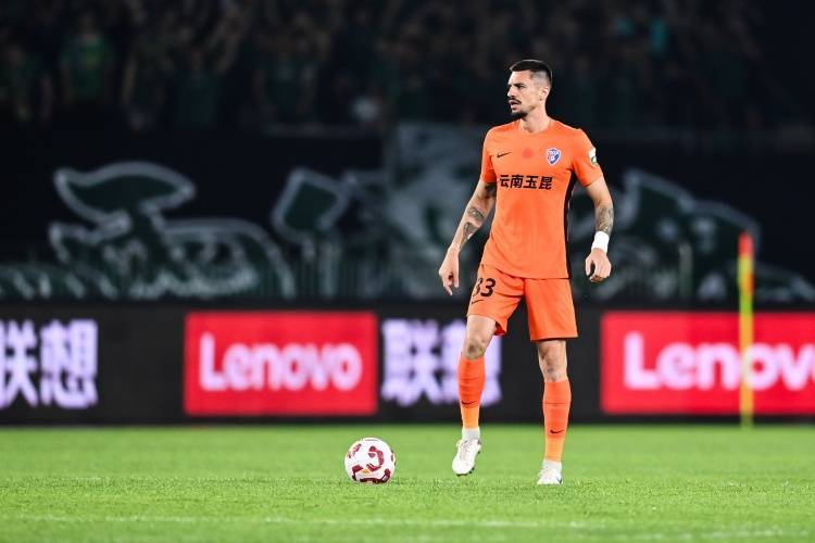 皇冠信用网代理注册_玉昆落后且少一人作战！记者：全队对判罚很不满意皇冠信用网代理注册，动作也失控