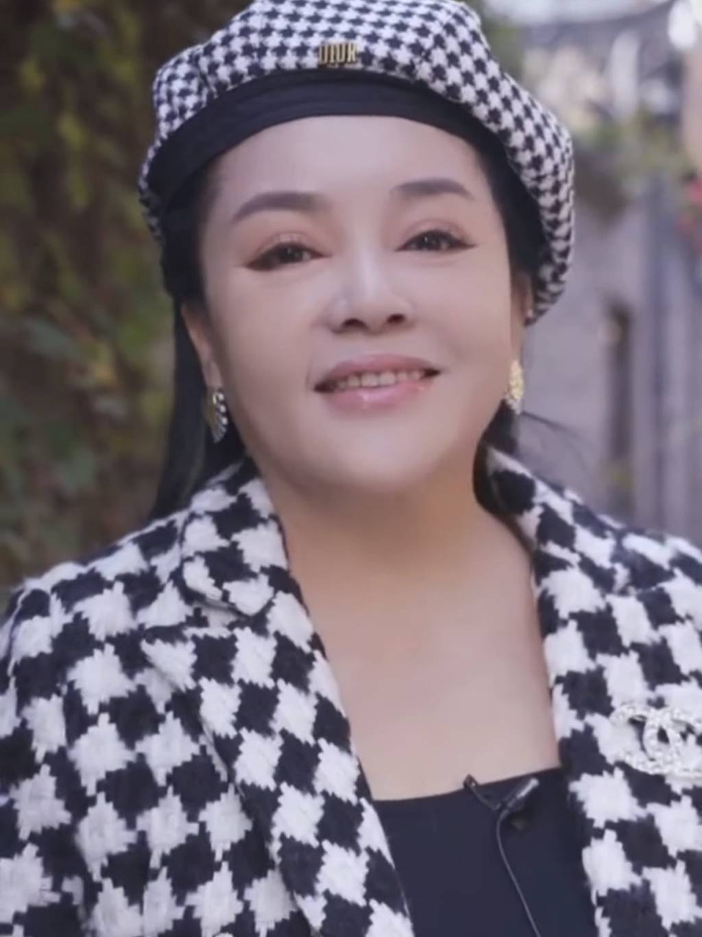 皇冠信用网账号
_台湾女歌手千百惠去世皇冠信用网账号
,代表作《想你的时候》《走过咖啡屋》