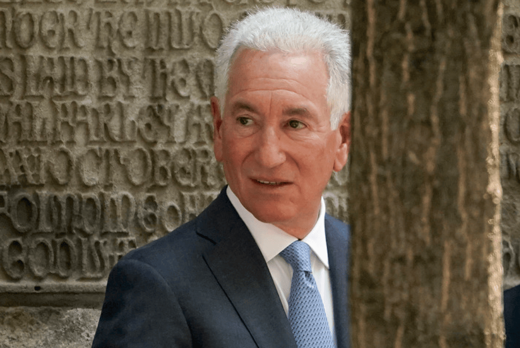 皇冠足球平台在哪里注册
_马克龙的反击:硬刚美、以、意三国