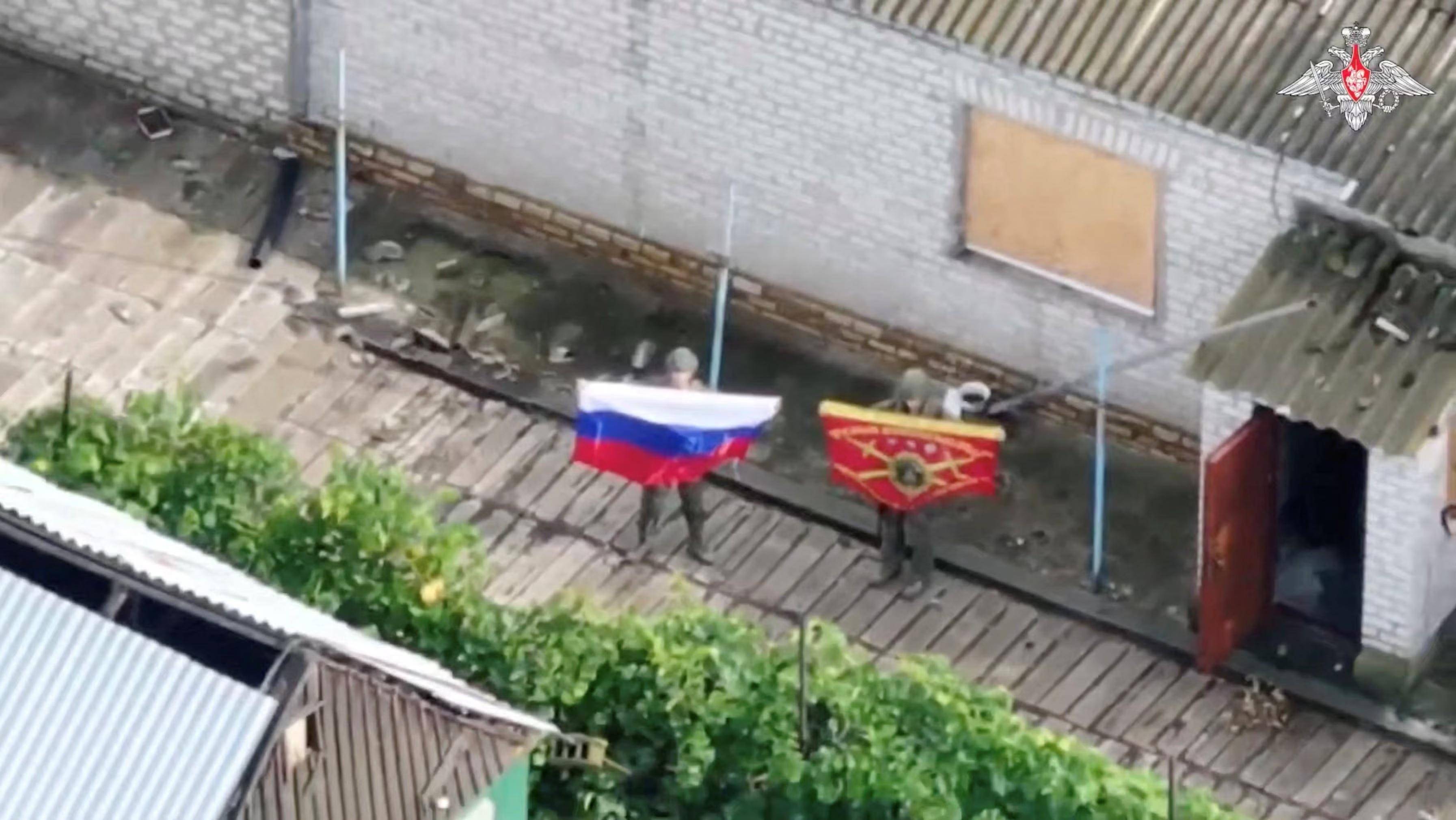 萨杜拜vs巴塔_画面曝光萨杜拜vs巴塔,俄副司令连同10名军官被团灭,有内鬼在帮乌特种部队?