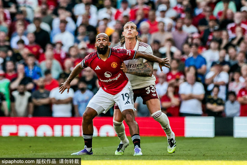 梅格达莱纳.弗雷希(波兰) vs科里.加夫(美国)_姆伯莫绝杀伯恩利梅格达莱纳.弗雷希(波兰) vs科里.加夫(美国),曼联如何在最后时刻逆转险胜?