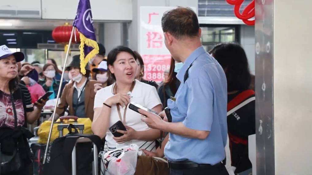 图恩vs草蜢_中越跨境游市场火热 河口北站发送越南旅客同比增长75%