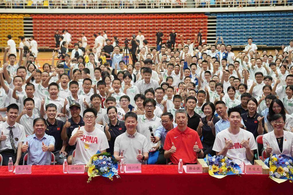 巴西圣保罗州杯_中国男篮主教练郭士强:“没想到华附同学的提问这么专业”