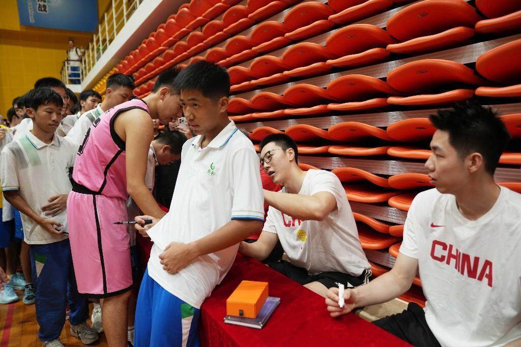 巴西圣保罗州杯_中国男篮主教练郭士强:“没想到华附同学的提问这么专业”