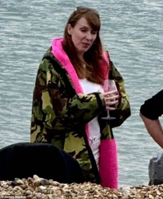 禾特vs诺霍斯_金正恩女儿首登国际舞台禾特vs诺霍斯，引爆接班传闻！英国首相被架空，工党内斗成全武行…