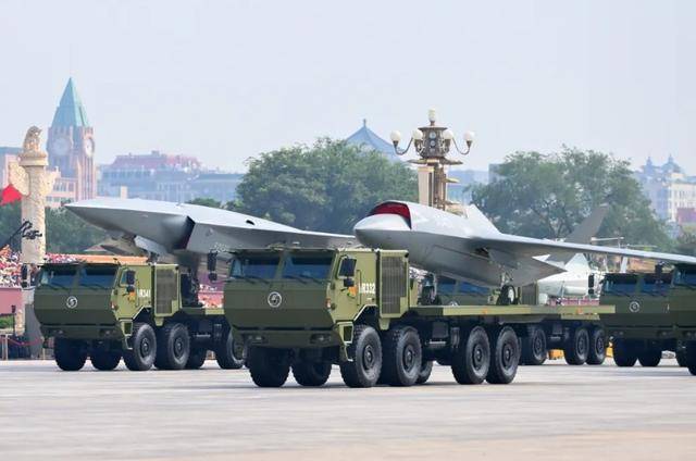 世界杯2026欧洲外围赛_一个座舱的差距:中国无人机已可独立空战世界杯2026欧洲外围赛,美国把无人机改战斗机