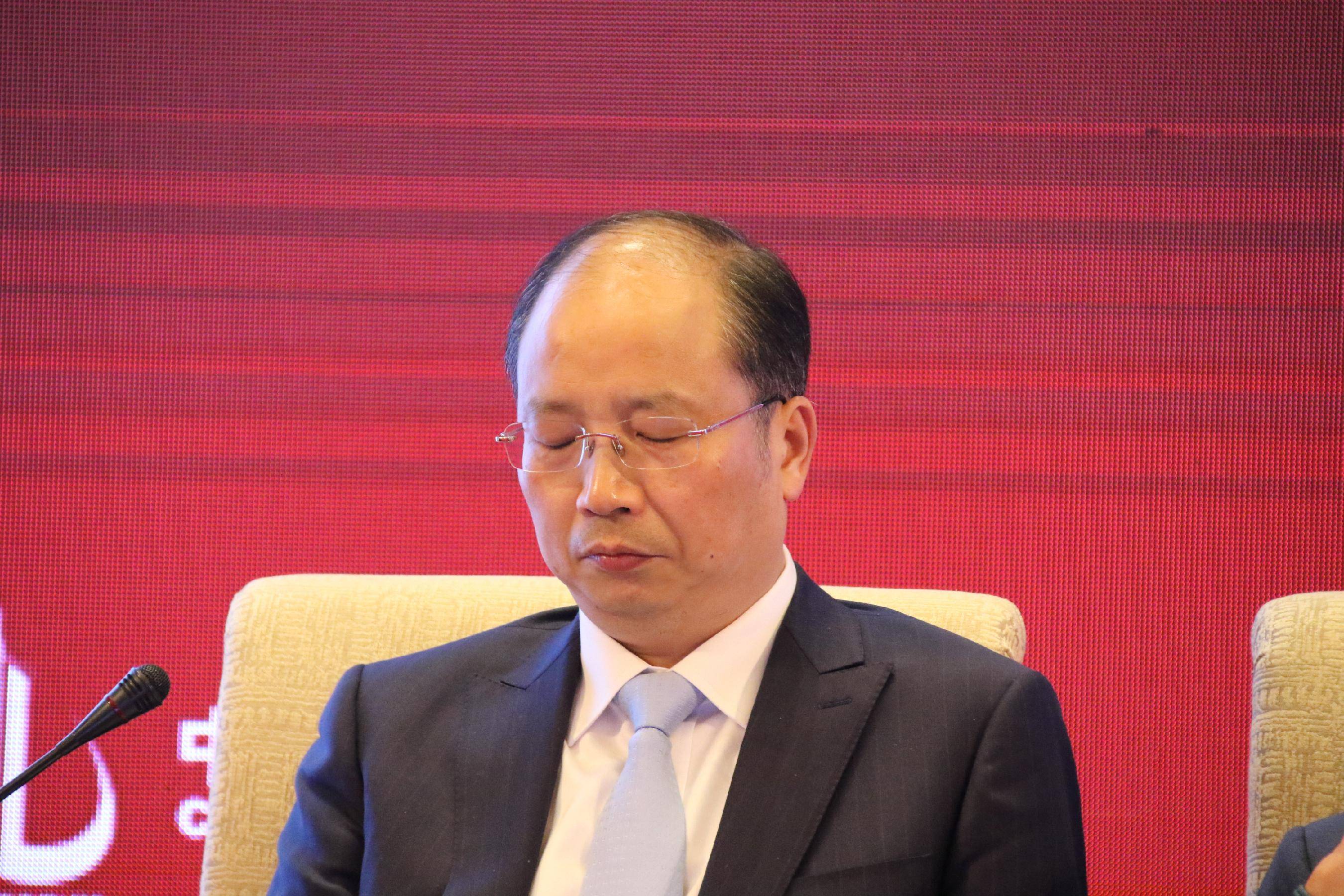 海德堡(女)vS 艾圣顿_中国证监会原主席易会满被查 其银行学校多名同学先期落马