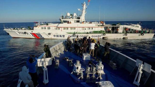 皇冠信用網代理流程_24艘中国舰船列阵仁爱礁皇冠信用網代理流程,菲方断粮112天后,成功完成补给!