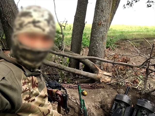 皇冠信用网会员开户申请_离谱皇冠信用网会员开户申请！俄罗斯把日本雇佣兵俘虏关笼子里游街示众？和中国有关系？