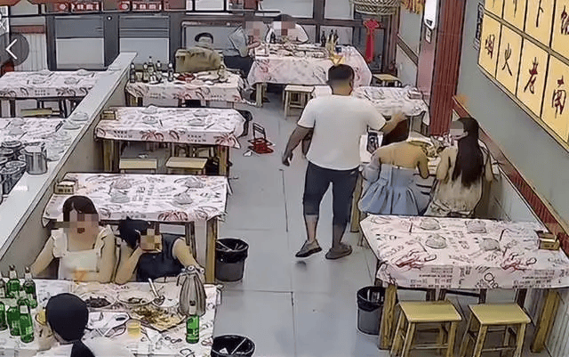 皇冠信用網如何申请_警方通报“女子吃夜宵被陌生男子摸头辱骂”:闵某某(男皇冠信用網如何申请,34岁)被拘