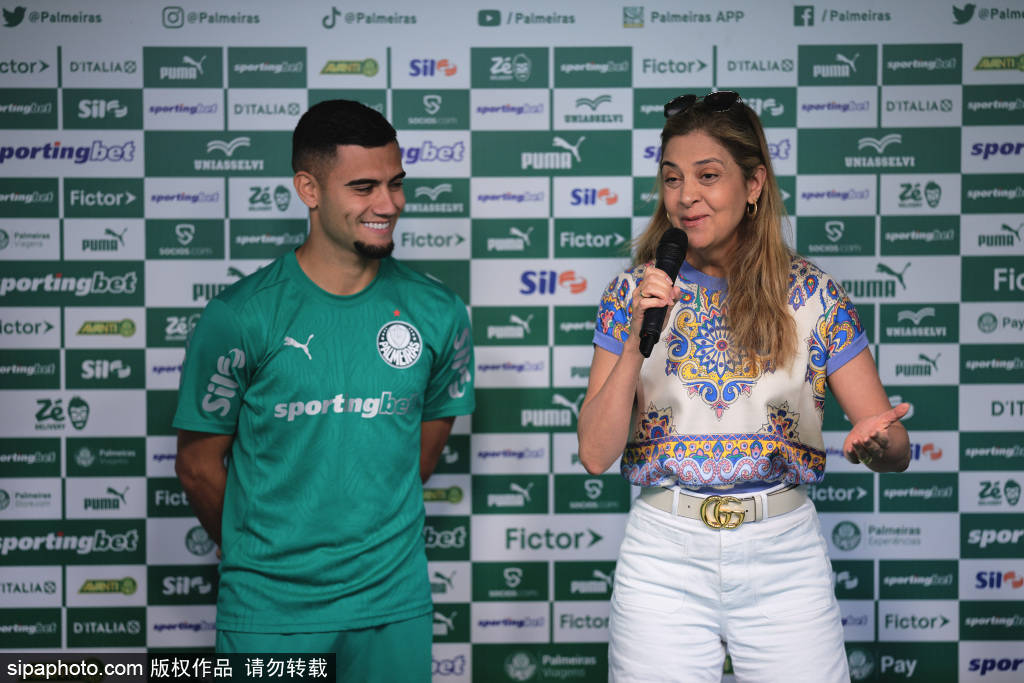 皇冠注册平台_阿莫林帅位危?曼联下轮迎战切尔西皇冠注册平台,开赛1胜1平2负4分排名第14