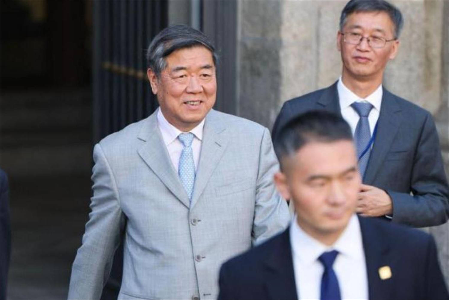 科威特超级联赛_中美激烈交锋两天后科威特超级联赛,中国大胜归来,中国代表走出会场喜气洋洋