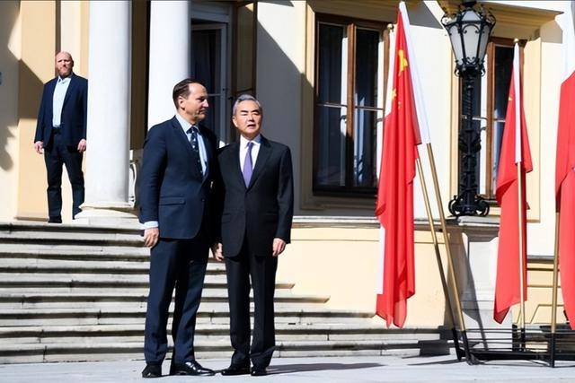 皇冠信用网站_波兰承诺：确保中欧班列畅通！勒索中国一石三鸟皇冠信用网站，我们如何破局？