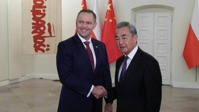 皇冠信用网站_波兰承诺：确保中欧班列畅通！勒索中国一石三鸟皇冠信用网站，我们如何破局？