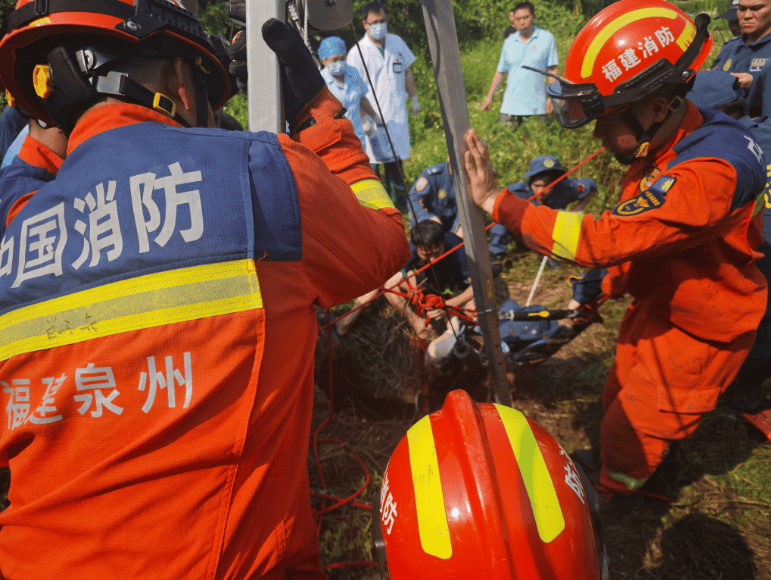 皇冠会员如何申请_多条蛇缠身皇冠会员如何申请，女子被咬了也不敢动！深井内苦撑54小时后……