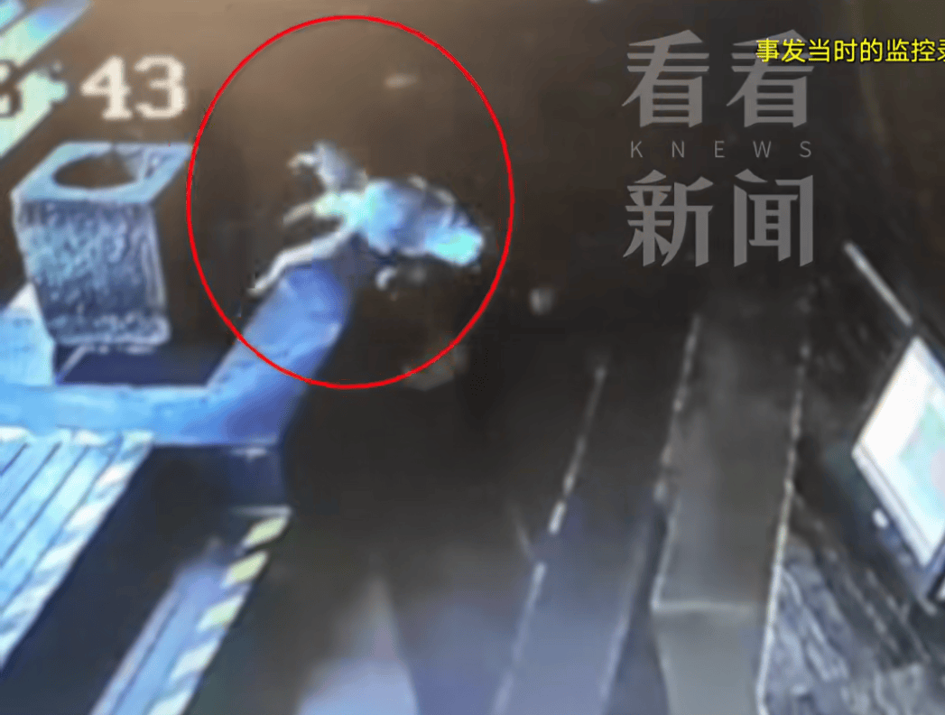 皇冠信用盘网址_血流不止皇冠信用盘网址,脸上缝30多针需整容!上海一知名火锅店发生意外,顾客和商家互相指责……