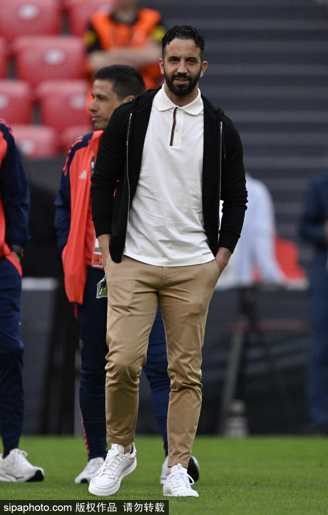 皇冠信用網平台_卡塞米罗两黄变一红皇冠信用網平台,鲁尼:吃第一张牌已足够愚蠢,他却再次犯错