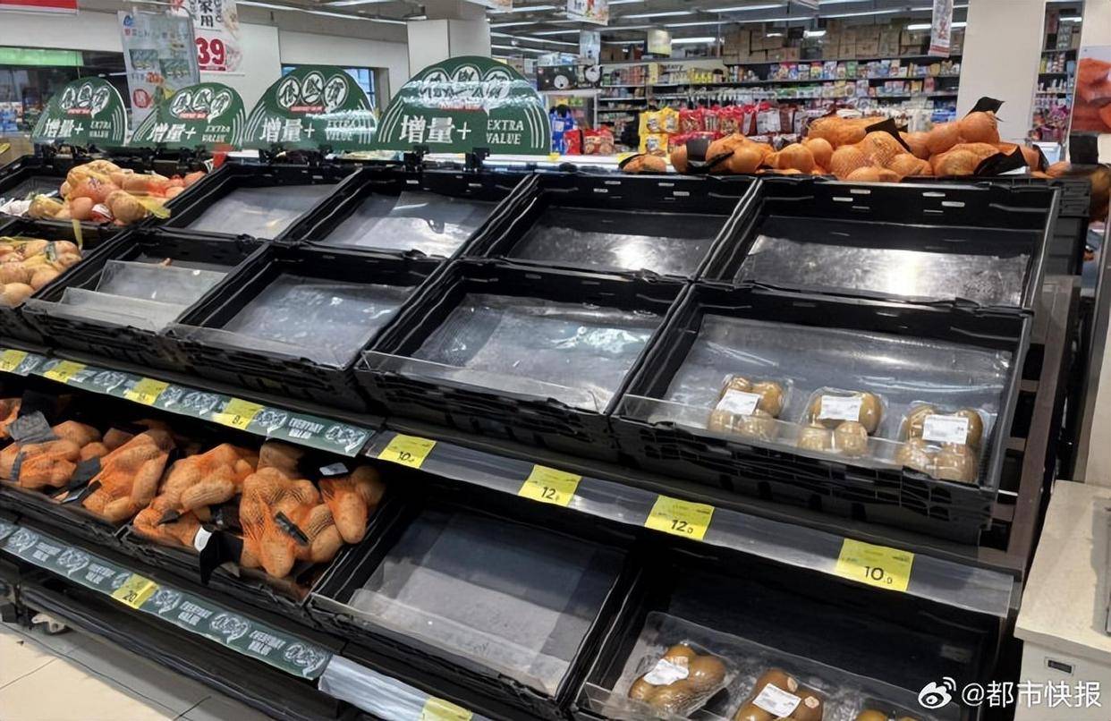 皇冠信用网代理_将正面袭击！广东所有高铁列车将停运皇冠信用网代理，香港多家超市被扫空，机场考虑关闭