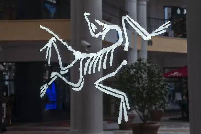 皇冠信用网会员如何注册_一张吊牌卖300元皇冠信用网会员如何注册，炸走安踏125亿，始祖鸟为何能在青藏高原放烟花？