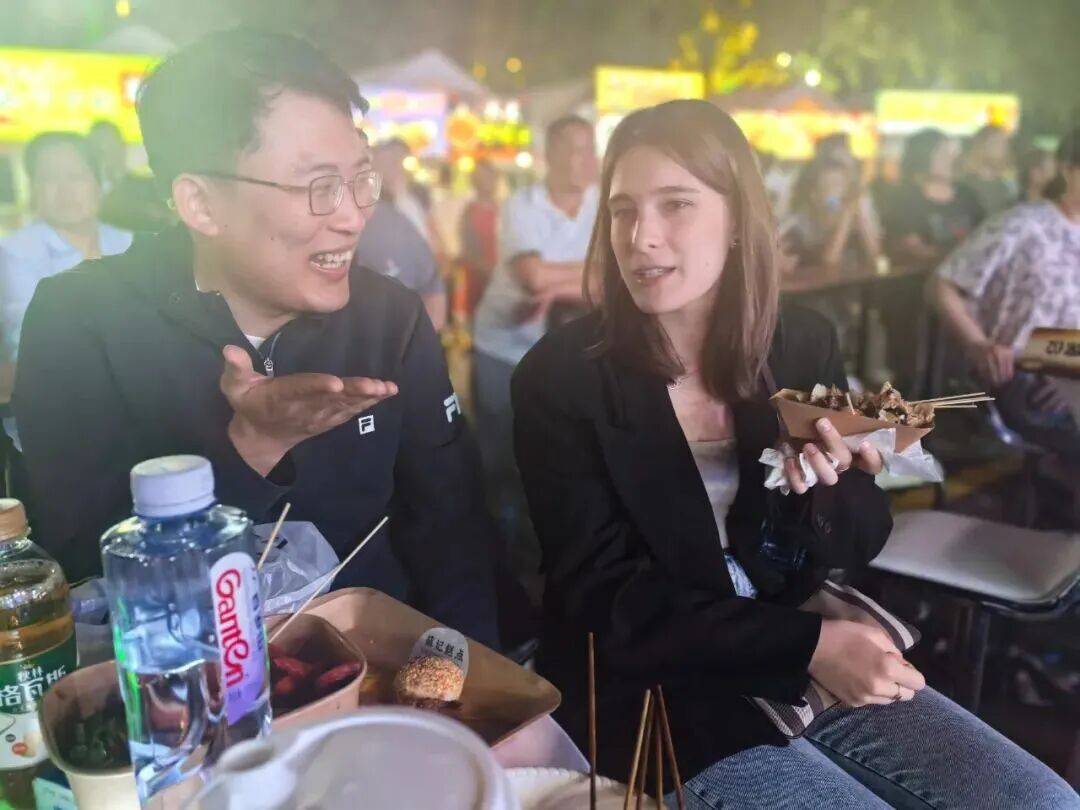 皇冠足球平台代理_2025丰台·学子回家 | “洋学子”邂逅丰台“烟火气”皇冠足球平台代理！丰台群众音乐盛典暨学子回家圆梦音乐会激活城市青春活力——