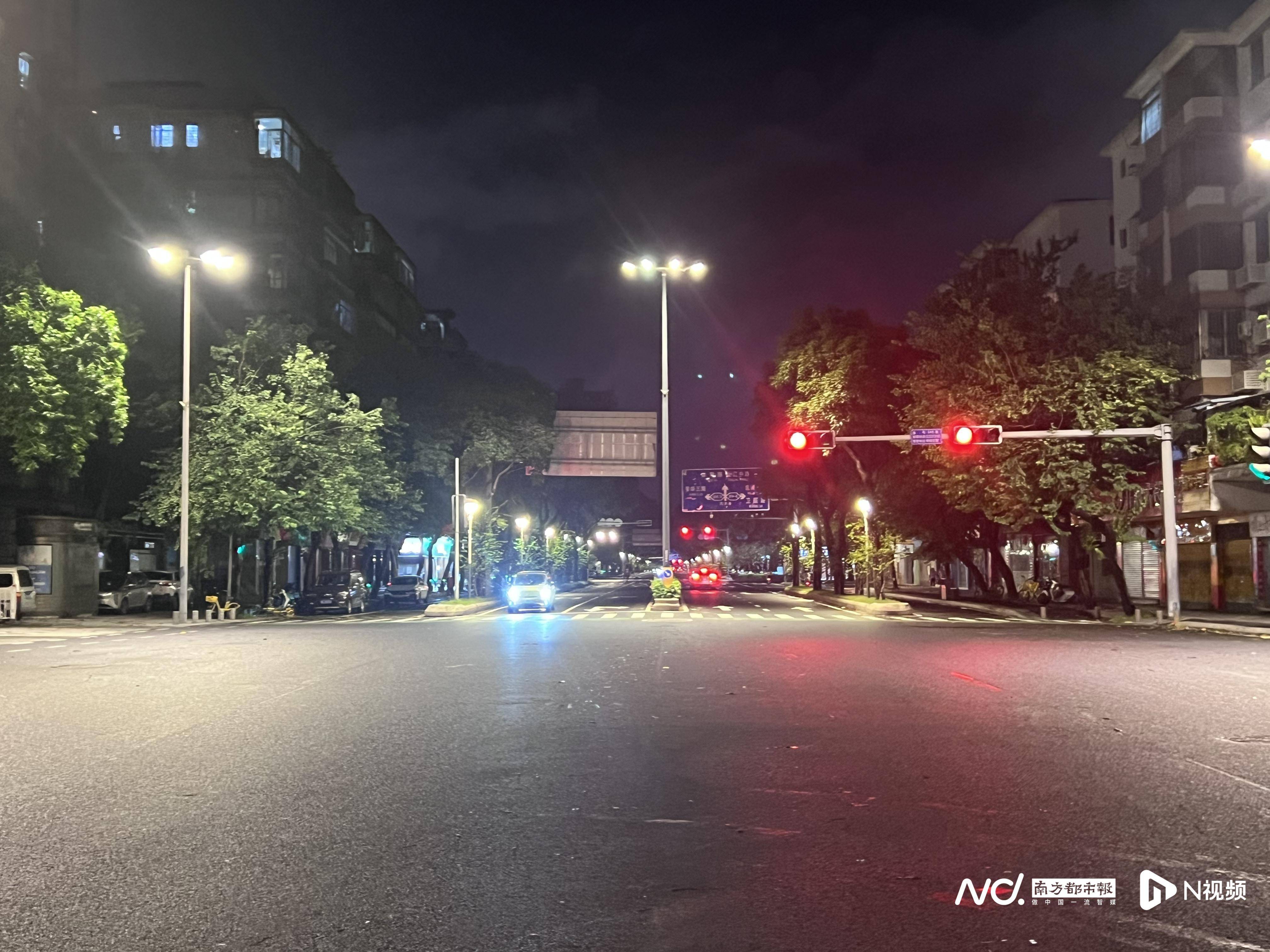 皇冠信用網出租足球_佛山官宣解除“五停”后两小时内皇冠信用網出租足球，我们在街头看见