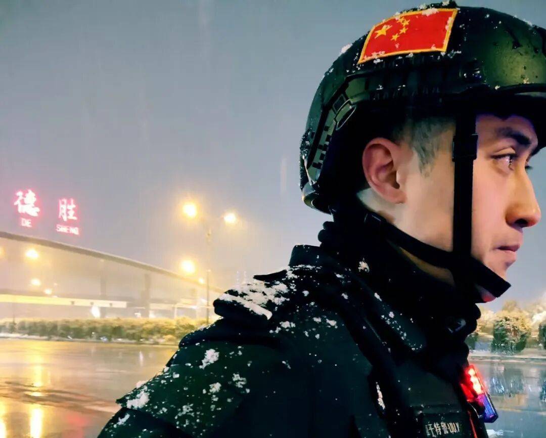 皇冠信用代理出租_杭州1米99“大长腿”交警火出圈皇冠信用代理出租,本人回应:不要关注我,这群人更了不起