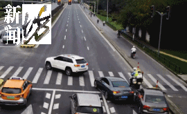 皇冠信用网代理登3_事发上海晚高峰!汹涌车流中皇冠信用网代理登3,一男子绝望跳车,直奔民警而去……