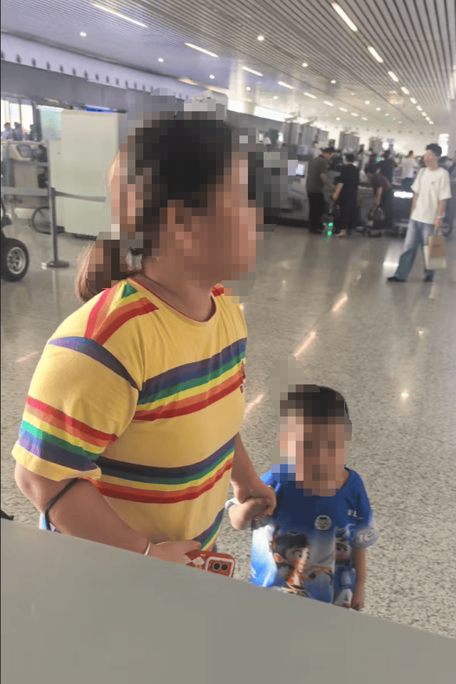 皇冠信用網最高占成_双胞胎哥哥在杭州东站被陌生女子抱走？派出所全员出动皇冠信用網最高占成，20分钟锁定“嫌疑人”，万万没想到……