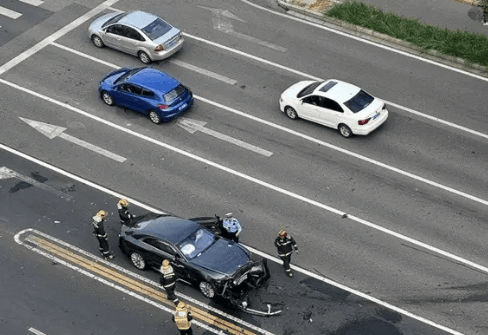 皇冠信用网站_比亚迪车主多处骨折皇冠信用网站,其妻发声:往后日子不知怎么过!陈震车祸后再度致歉