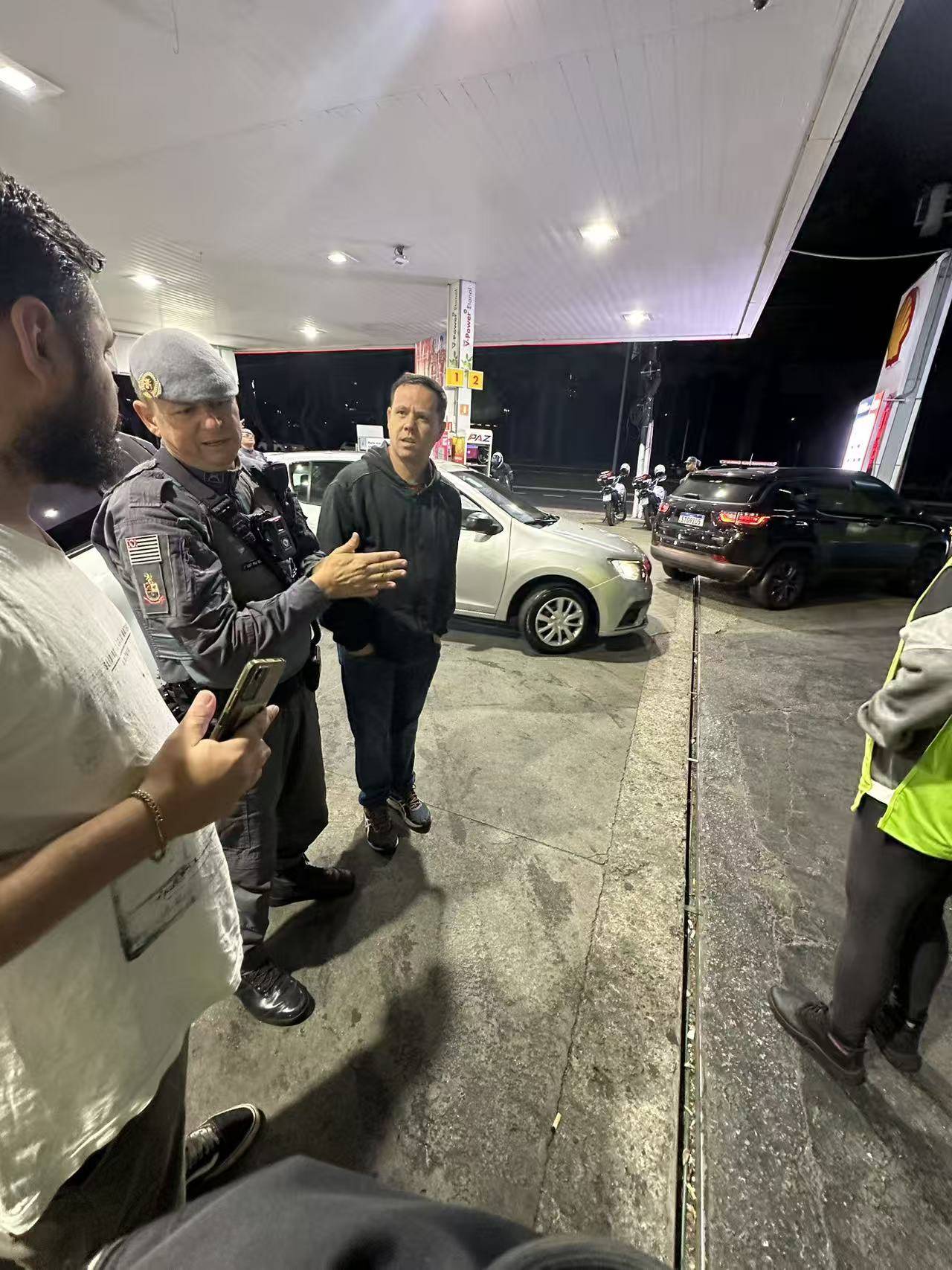 皇冠信用网会员申请_中国小伙在巴西遭持枪抢劫皇冠信用网会员申请,逃跑时对方开枪,事后发现子弹打进电脑:犯“禁忌”被盯上