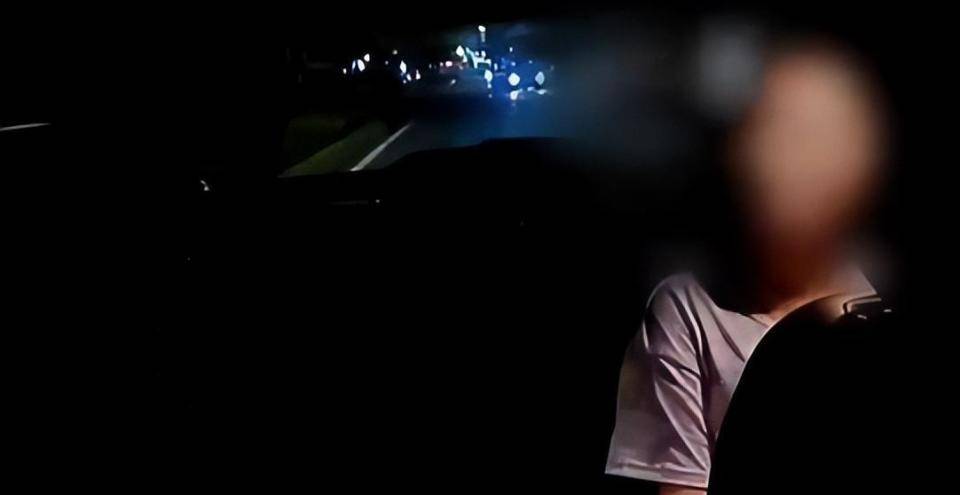 皇冠信用網会员开户申请_女子打车不给高速过路费皇冠信用網会员开户申请,扬言“没钱我不给,有钱我也不给” !司机将其送回起点