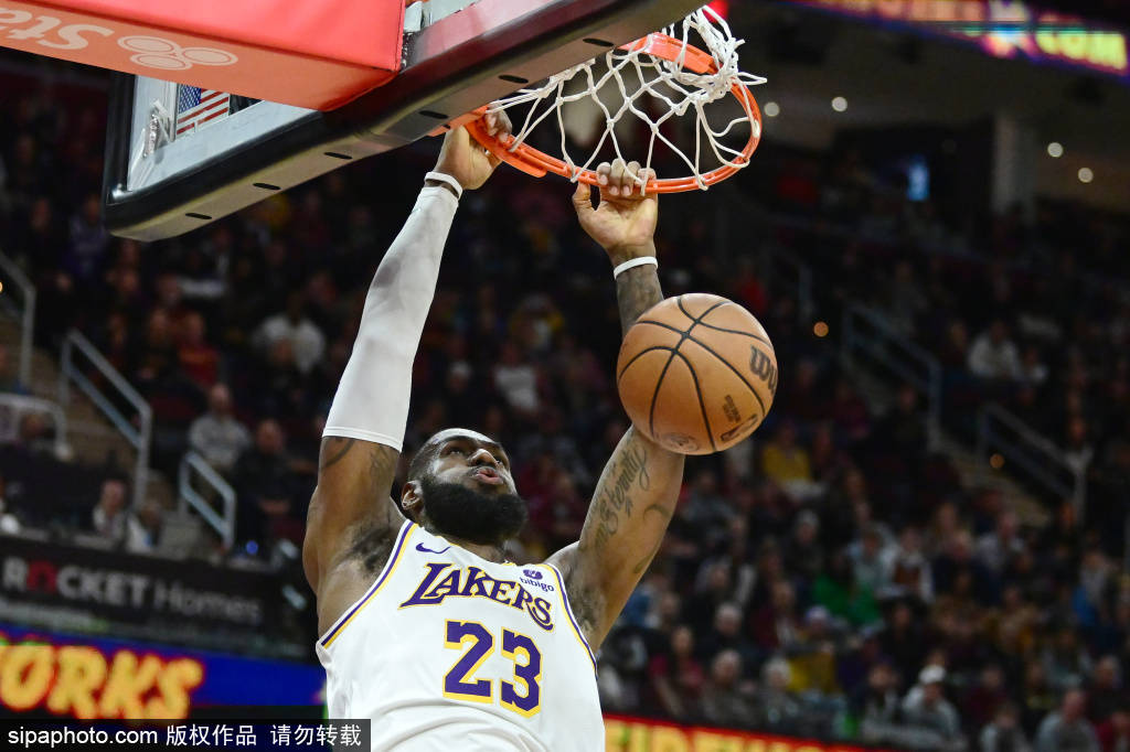 皇冠体育App下载_詹姆斯或将加盟独行侠皇冠体育App下载!湖人交易方案引发热议