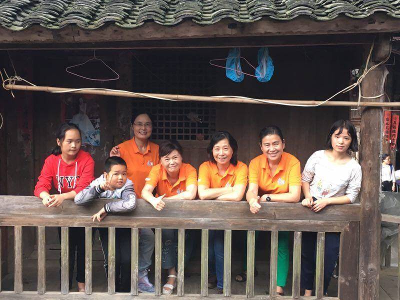 皇冠2登录welcome_那个让老师骄傲的“调皮”班级！30年同学聚会皇冠2登录welcome，还伴有一封来自贵州的感谢信