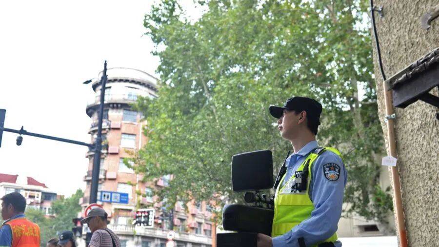 皇冠体育App下载_突然群发皇冠体育App下载！大批上海市民收到警方短信！全市爆火网红已被锁定...有爸爸因孩子违规被罚款