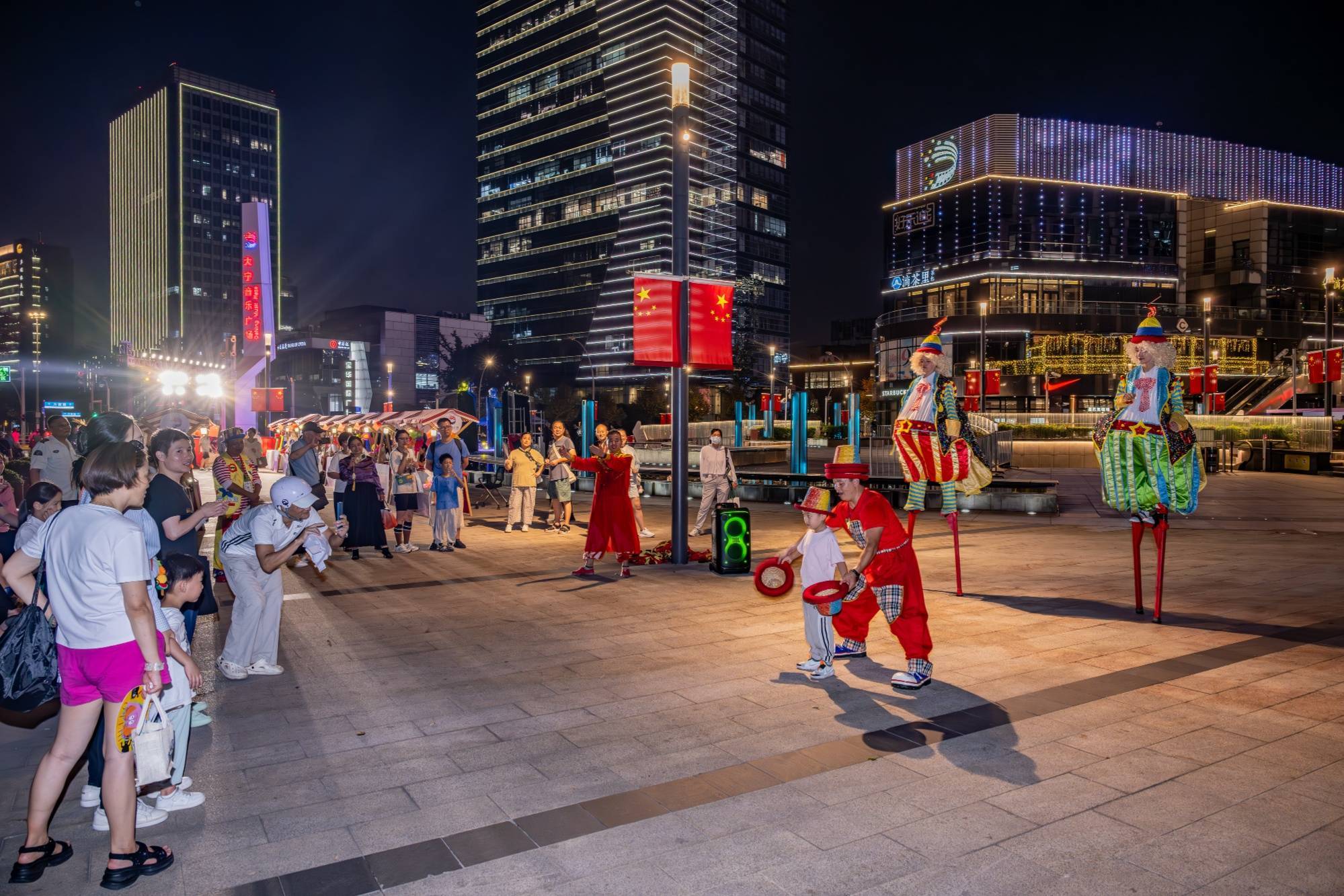 皇冠信用代理出租
_多元演出暖申城 文旅融合焕活力 2025第十一届上海街艺节火爆举行