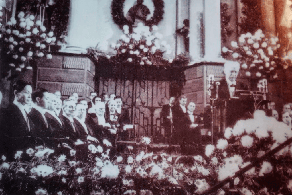 如何申请到皇冠信用
_独家|友人追忆杨振宁:如何申请到皇冠信用
他没能二度获诺奖是一个遗憾