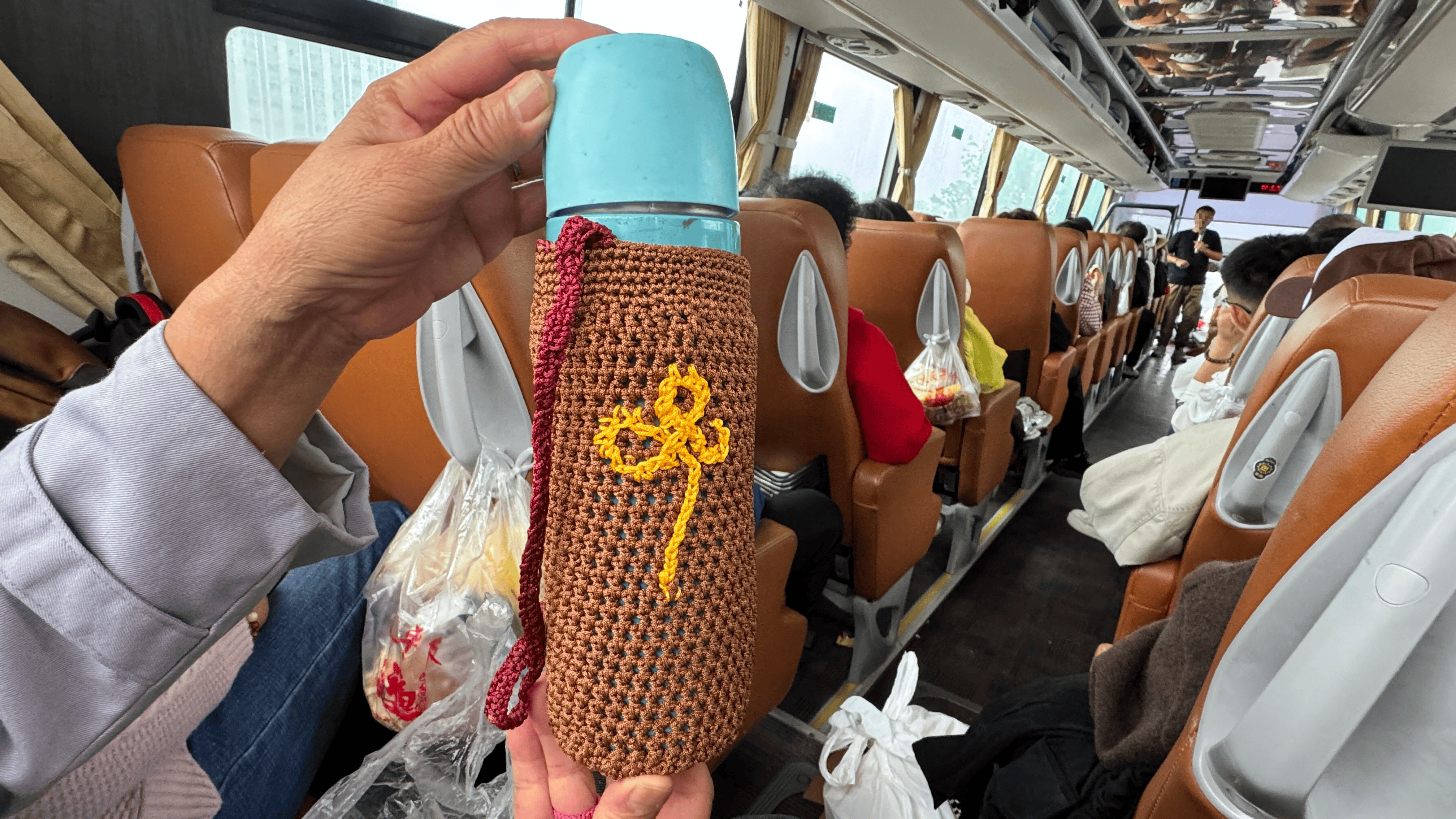 世界杯信用网代理申条件_7小时“铁腚”大巴游老年团全纪录：不在家里做饭世界杯信用网代理申条件，我出门就像打鸡血