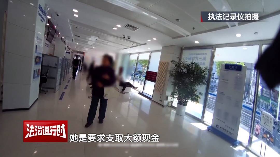 足球平台招代理_大妈对北京警察说：枪毙我都不怕足球平台招代理！北京警察：我们是来救你的！