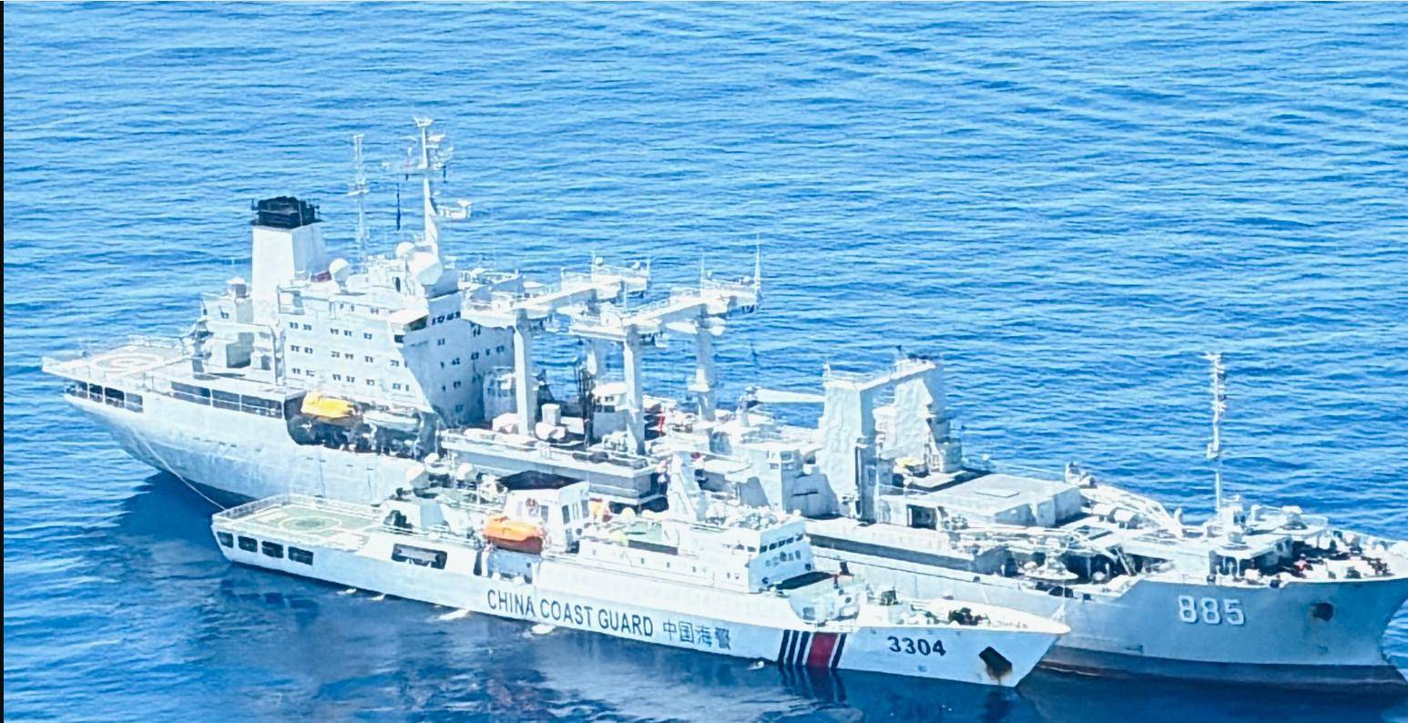 做足球外围代理_解放军动真格！3万吨战舰出击黄岩岛做足球外围代理，054A调转舰炮，随时能开火