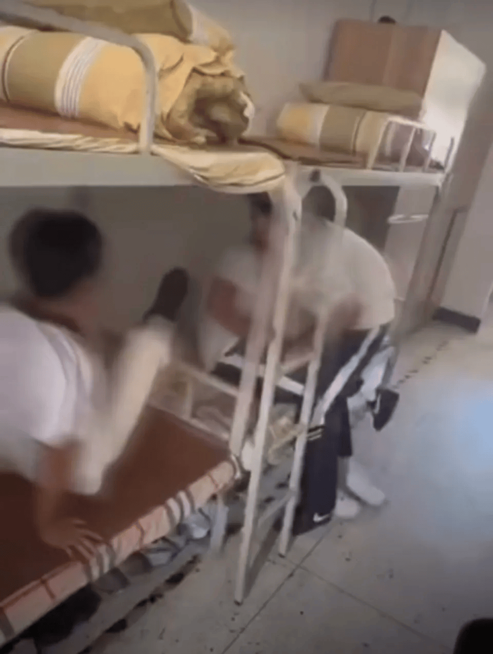 伊拉瓦拉老鹰 vs 墨尔本联队
_“男生在宿舍被多人殴打”伊拉瓦拉老鹰 vs 墨尔本联队
,涉事学校通报